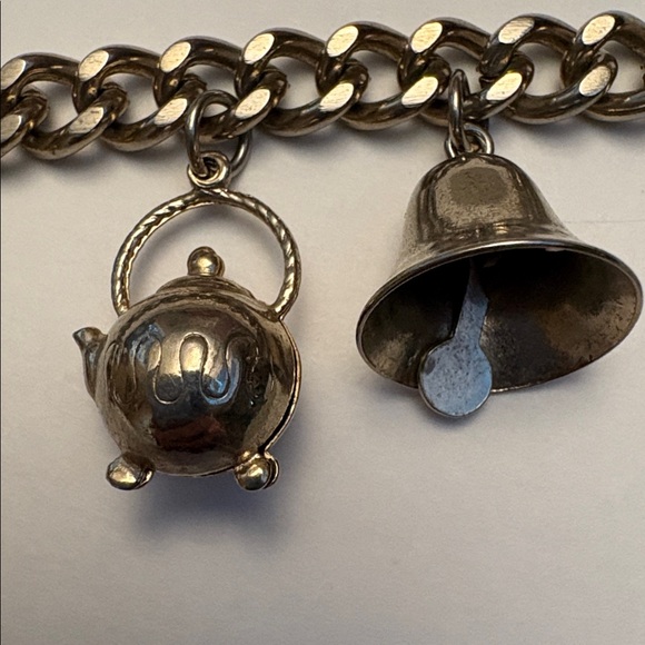 Vintage Women’s Silver-Toned Kitchen-Themed Charm Bracelet - Picture 6 of 13